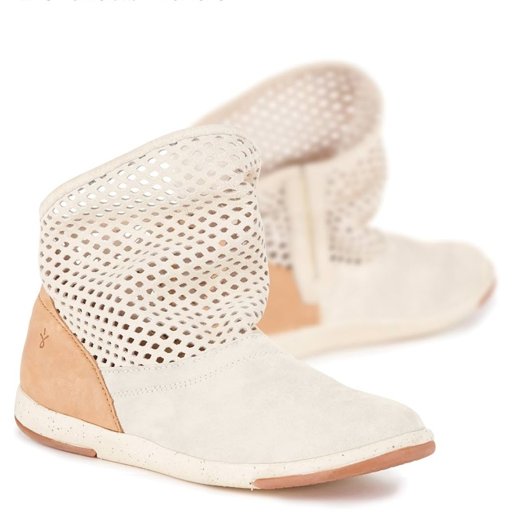 EMU Australia Numeralla Perforated Suede/Nubuck Upper Boots Pull On Lightweight